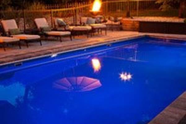 inground pool that is fiberglass
